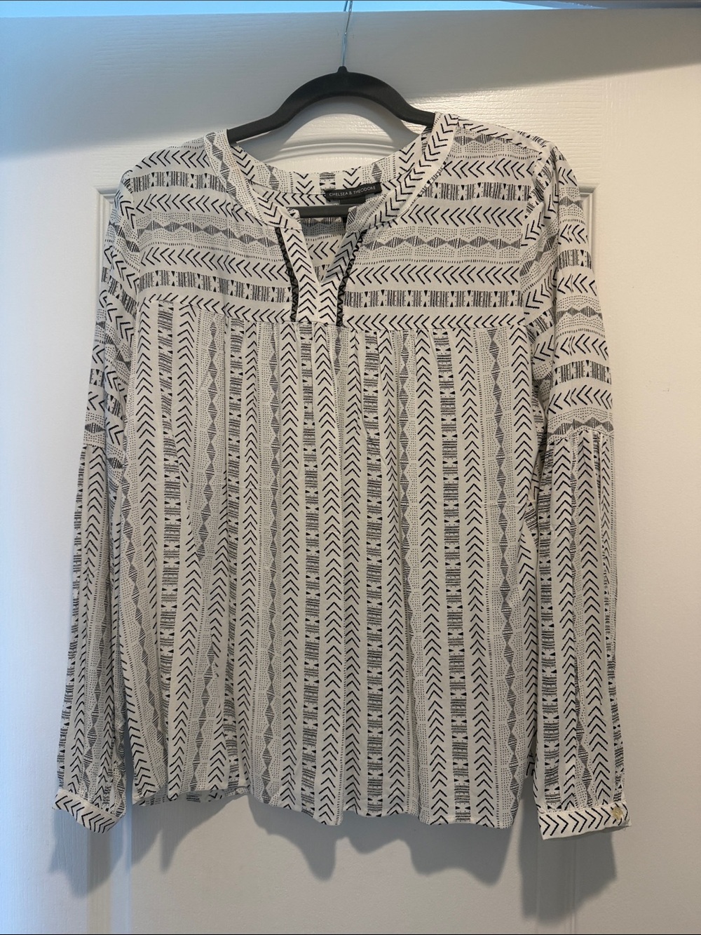 Chelsea & Theodore Black and White Patterned V-Neck Tunic